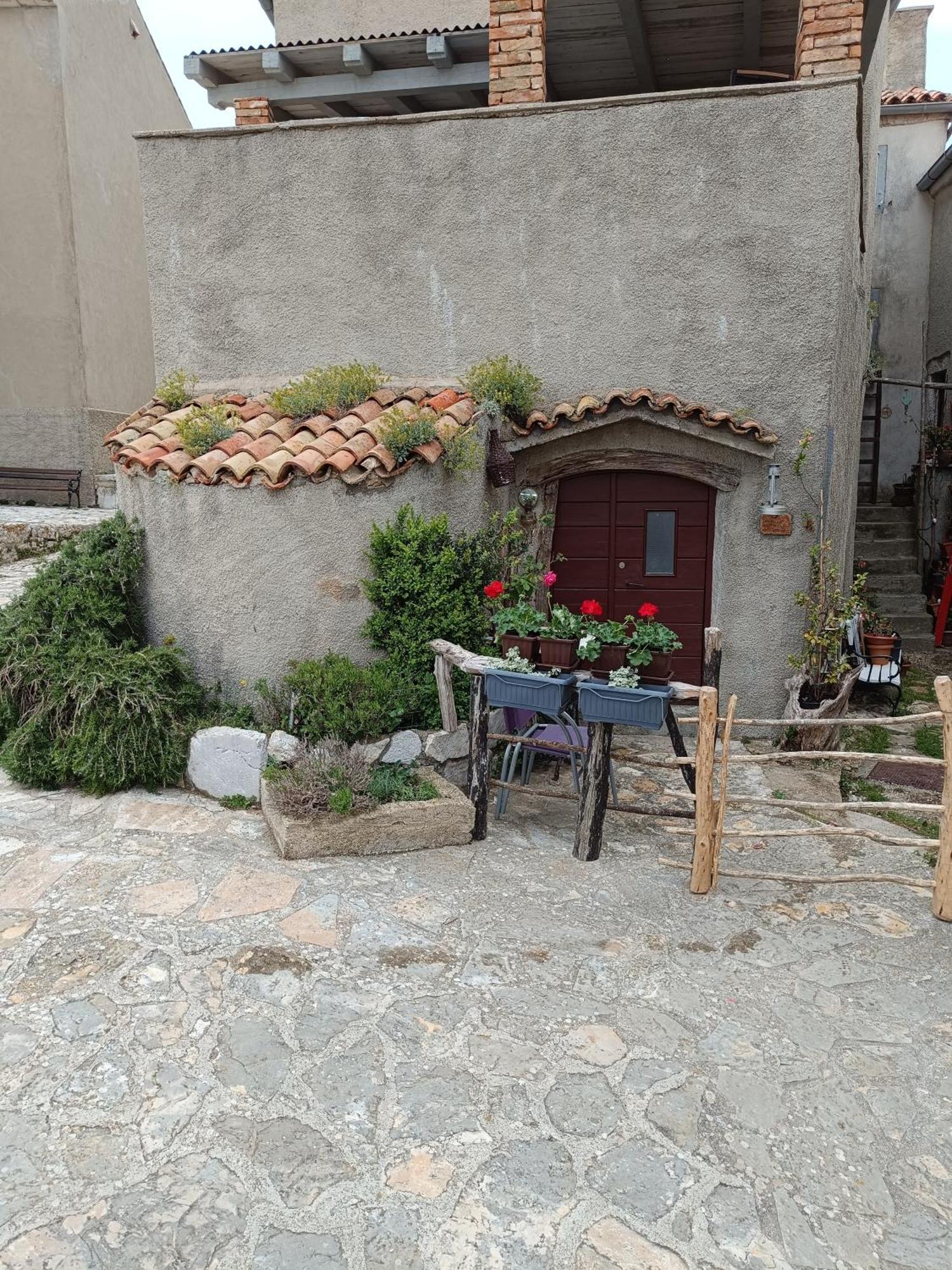 Hobbit House Lubenice Exterior photo